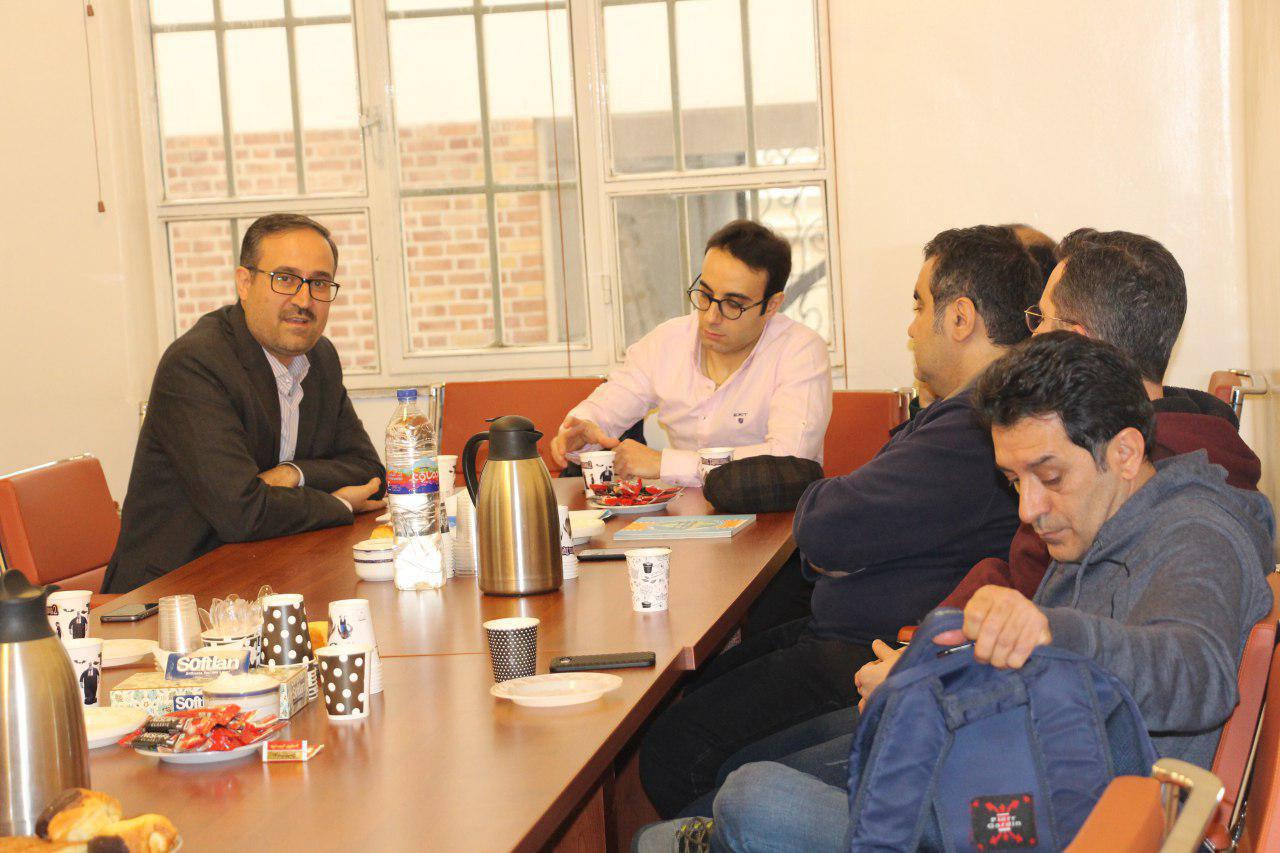 دیدار رئیس جهاد دانشگاهی هنر با اعضای انجمن صنفی کارگردانان سینمای مستند ایران